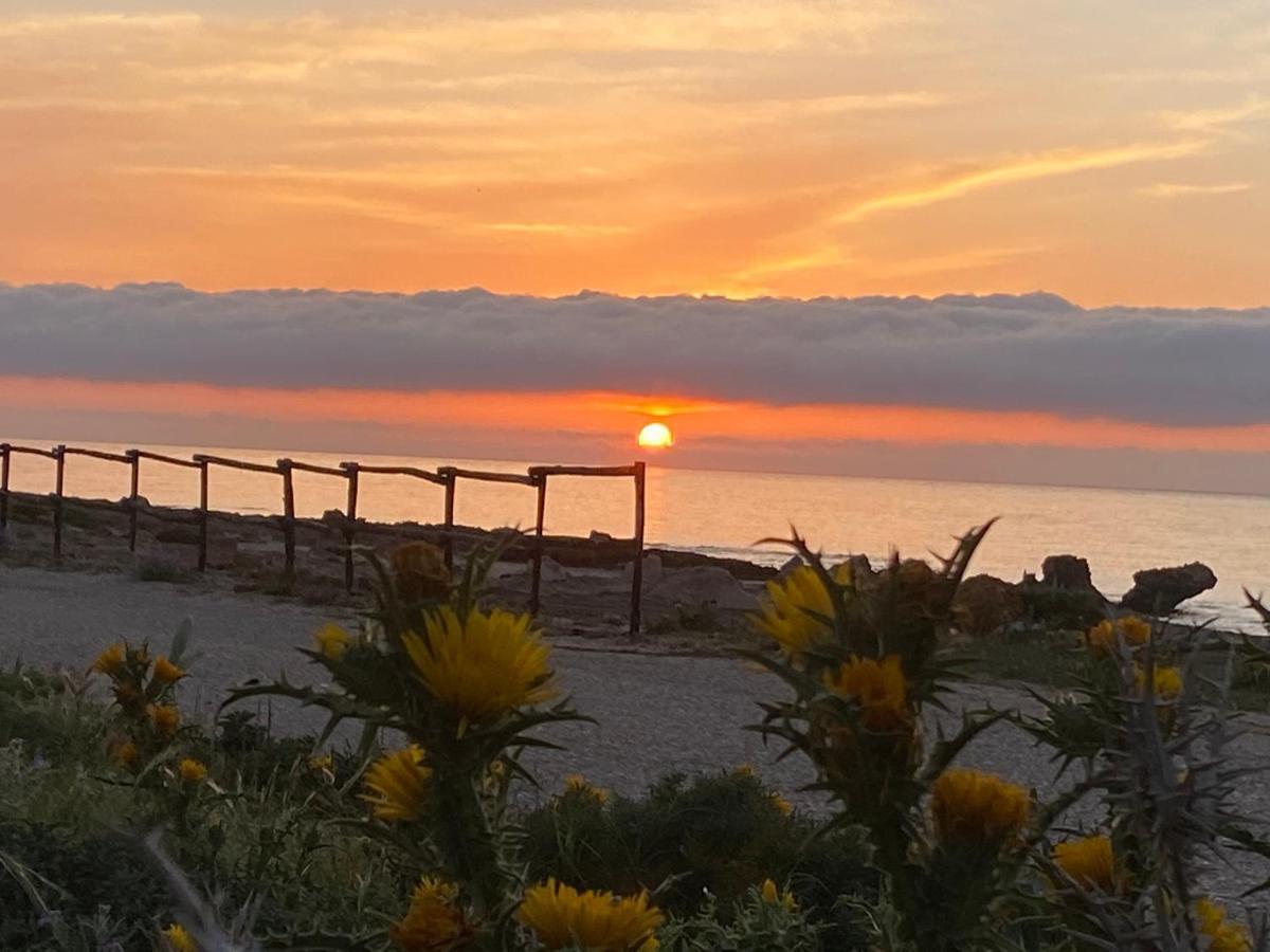ホテル Cala Di Ponente カステッルッツォ エクステリア 写真