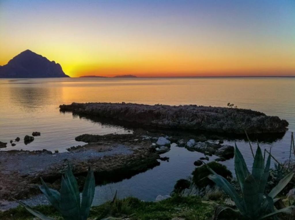 ホテル Cala Di Ponente カステッルッツォ エクステリア 写真